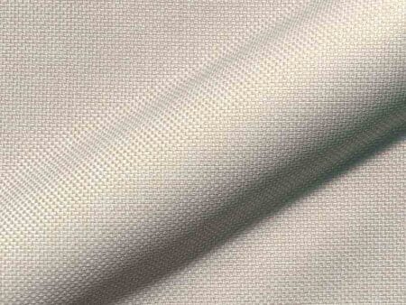 Polsterstoff Verano auf dem Bild ist zu sehen mit dichter Struktur und gewebter Oberfläche für robuste, langlebige Sitzmöbel.