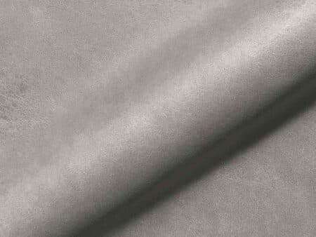 Polsterstoff Aurelio 1502 zeigt eine formstabile Lederoptik mit feiner Narbung und ruhigem Faltenwurf im Detail.