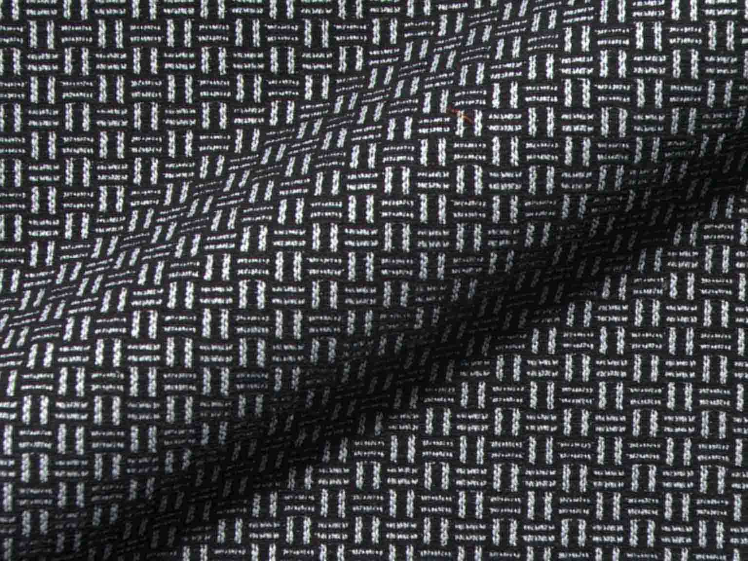 Polsterstoff Sensation 885 wirkt modern mit matter Optik, pflegeleicht und unkompliziert und satt in der Haptik.