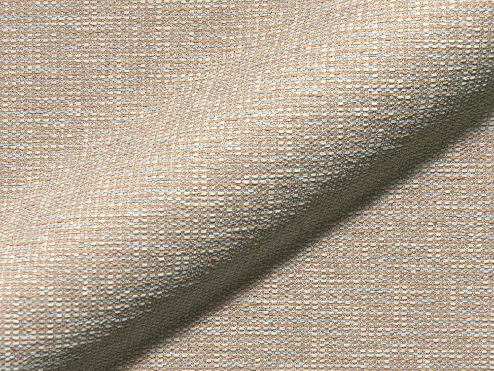 Polsterstoff Delia 423 wirkt fein mit matter Optik, robust und pflegeleicht und klar in der Struktur.