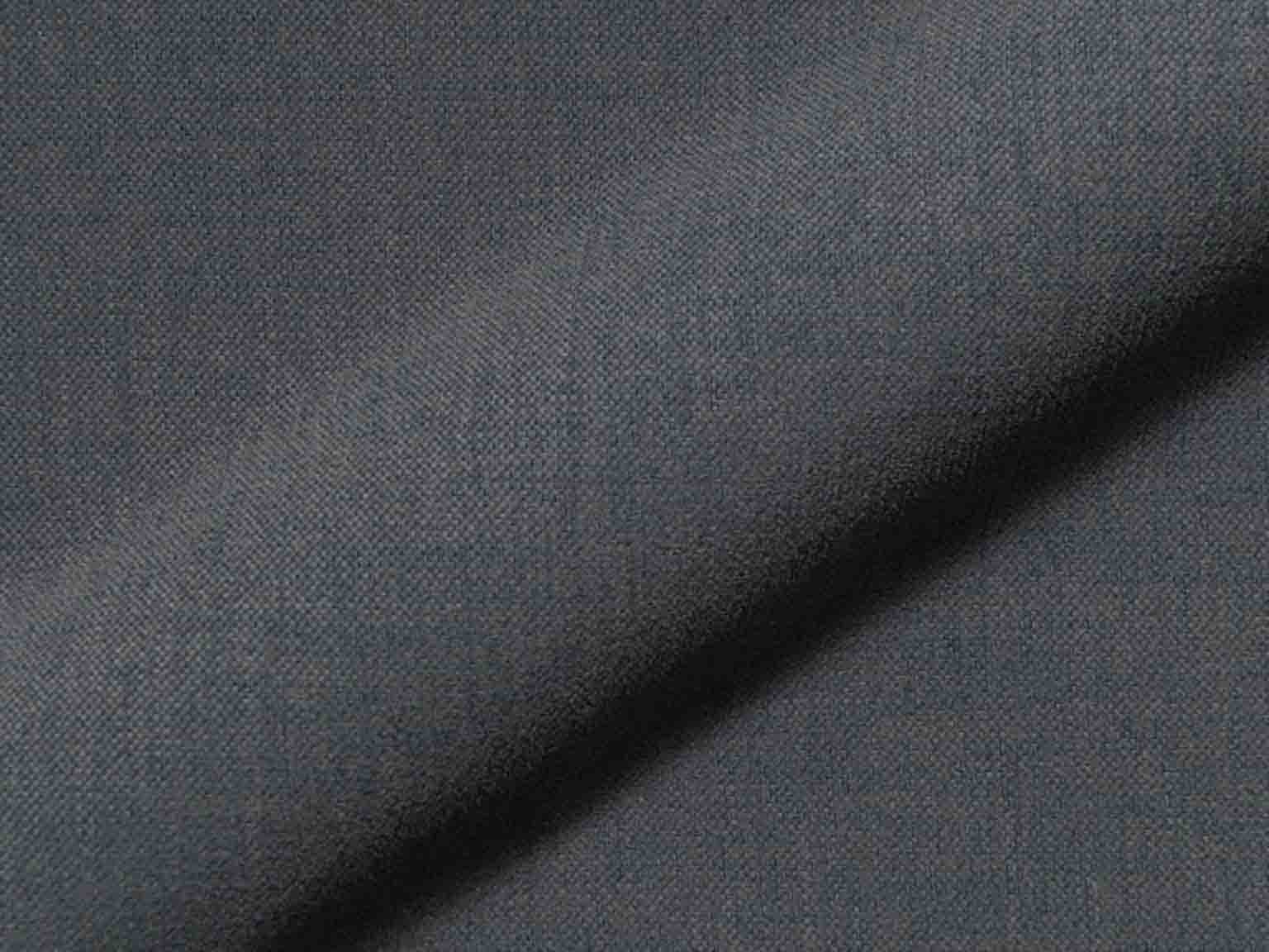 Polsterstoff Sensation 931 wirkt ruhig mit matter Optik, robust und pflegeleicht und angenehm im Griff.