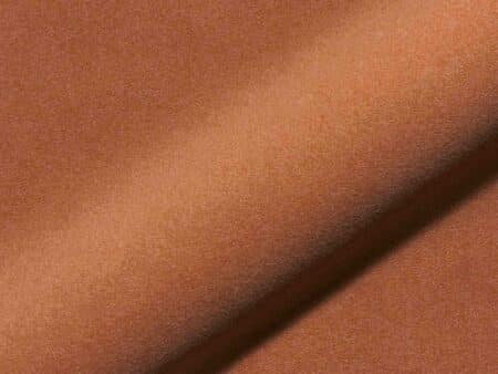 Polsterstoff Gloria 442 als Stoffmuster in Nahaufnahme, samtiger Bezugsstoff für Akzentmöbel, Hocker und Kissen.
