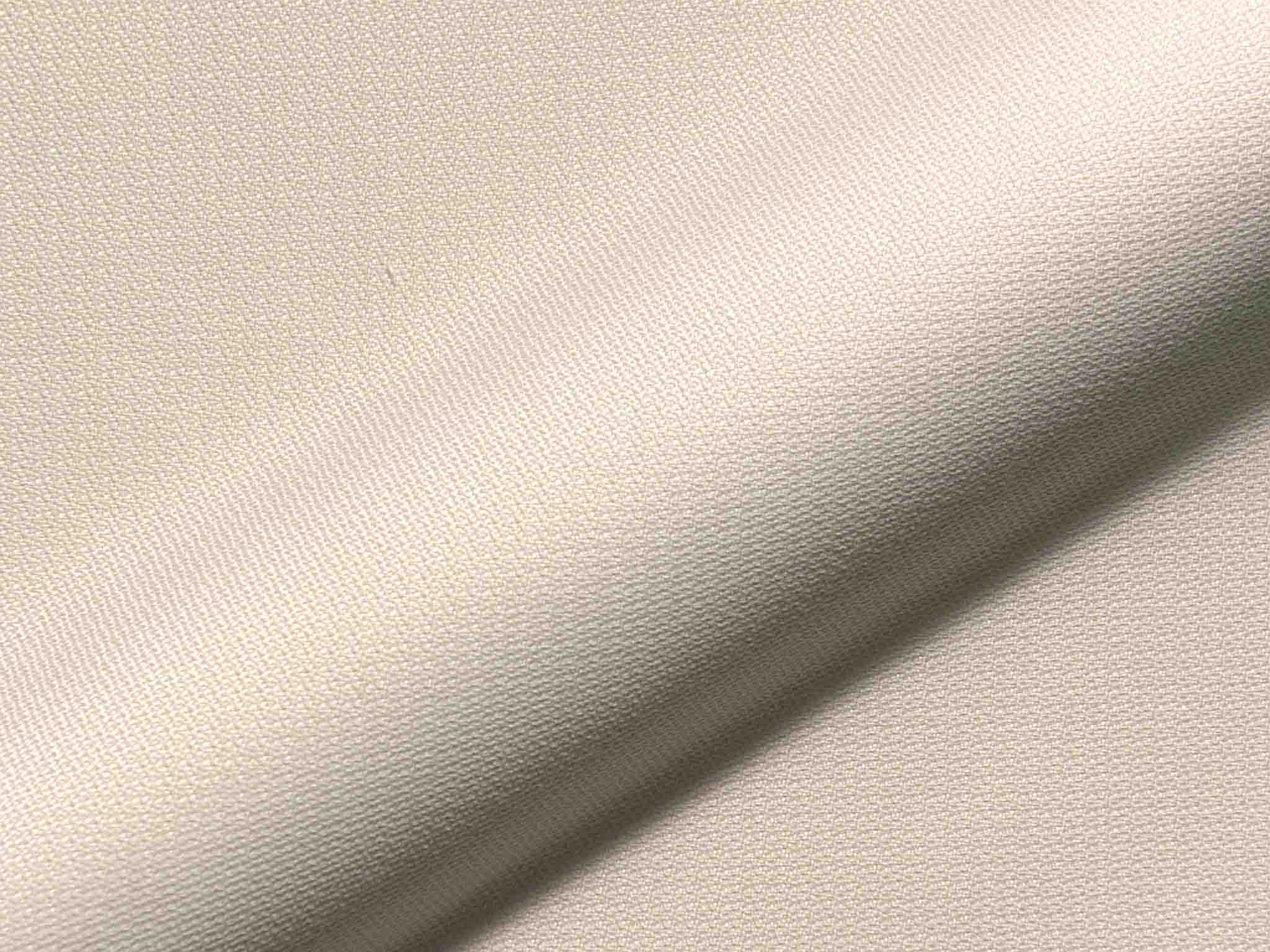 Polsterstoff Lazio 201 hat eine dezente Oberfläche mit matter Optik, robust und pflegeleicht und satt in der Haptik.