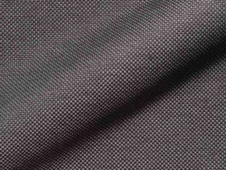 Polsterstoff Verano XL 687 zeigt eine ruhige Textur mit matter Optik, gut zu reinigen und pflegeleicht und weich im Griff.