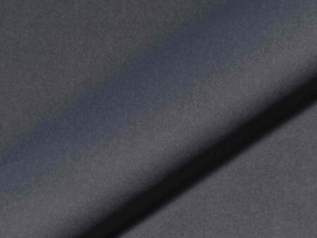 Polsterstoff Woolly 544 mit feinen Struktur und ruhigem Flächenbild; Der Stoff fällt weich und wirkt dabei ordentlich und der Stoff wirkt robust und pflegeleicht.